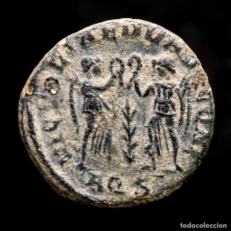 Monedas Imperio romano: Constante - Follis. Aquileia Palma / AQS. Victorias RIC 185. Raro