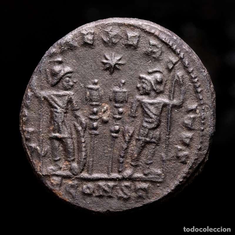 Monedas Imperio romano: Constantino II - Follis, Arles 330 dC. RIC 346. Estrella en campo.