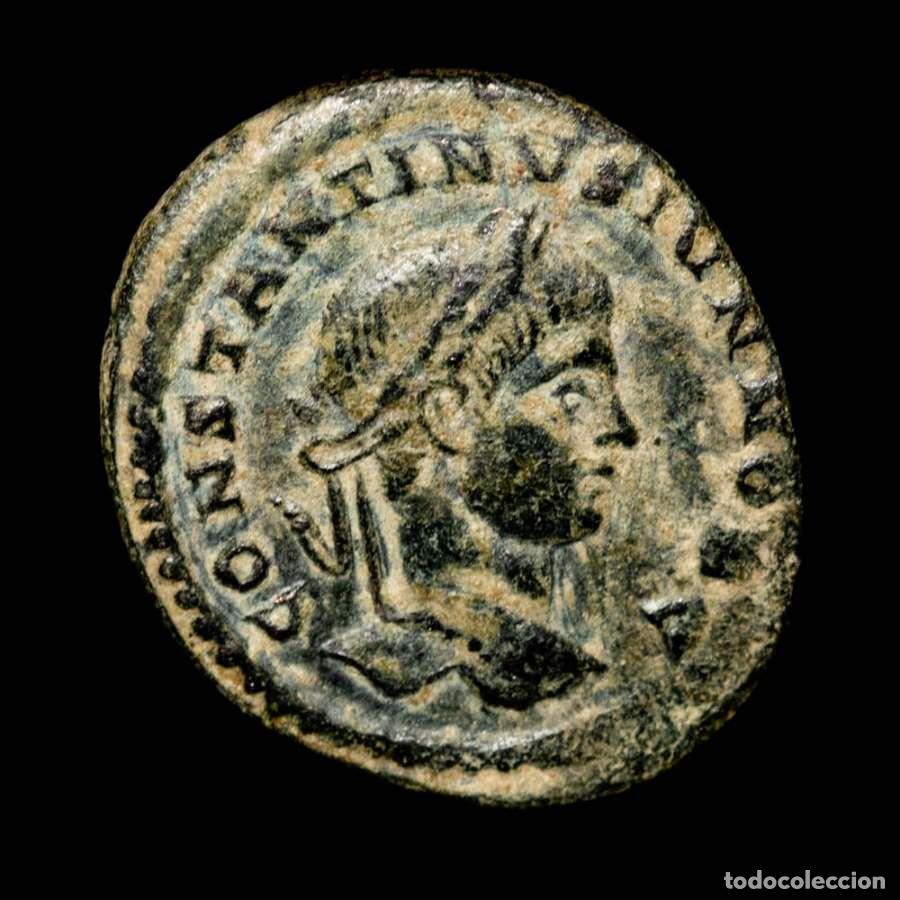 Monedas Imperio romano: Constantino II - AE follis. Arles VOT V en corona. QA en exergo.