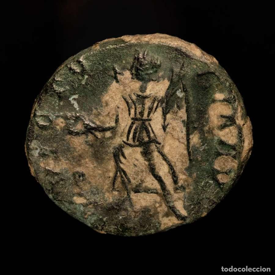 Monedas Imperio romano: Muy raro medio Folis conmemorativo (bajo Constante) VICTORIA AVG.