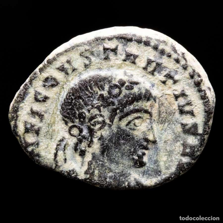 Monedas Imperio romano: Constancio II - AE medio Follis. SECVRITAS REIP / R hoja S Roma