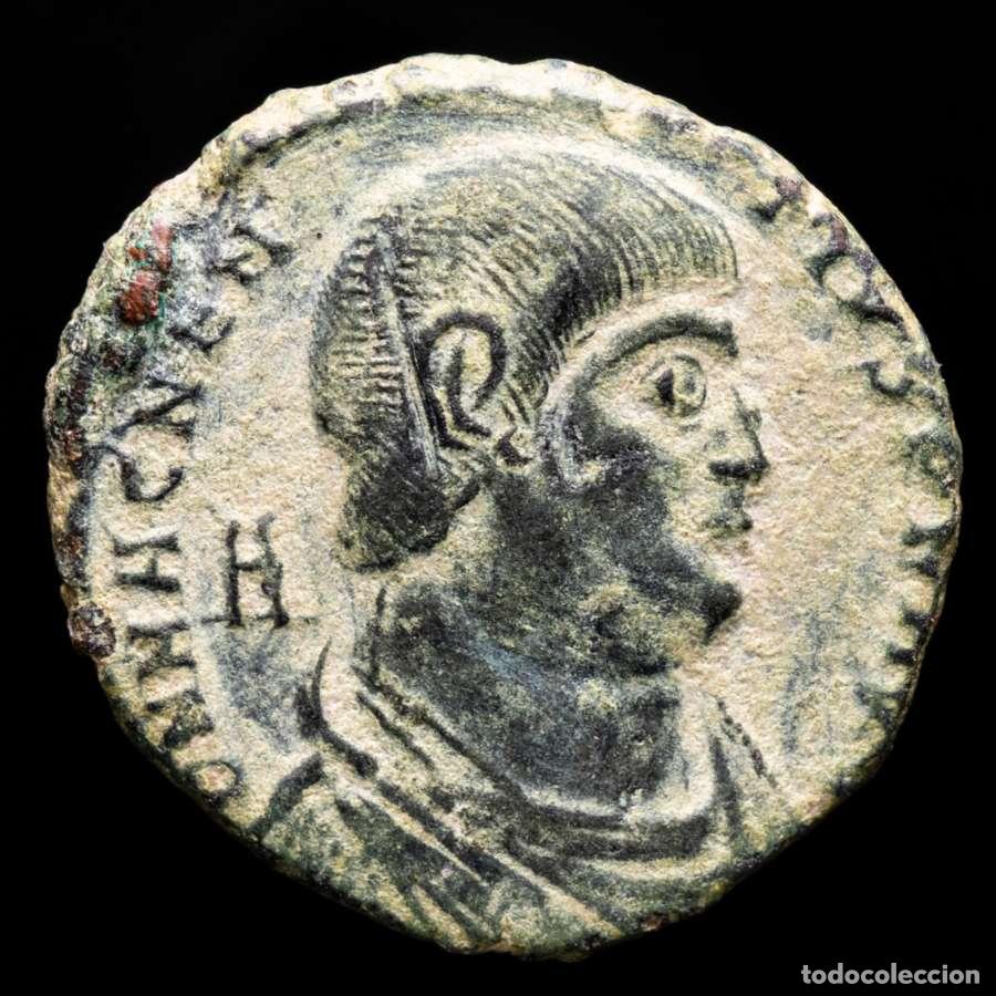 Monedas Imperio romano: Magnencio &AElig; Maiorina VICT DD NN AVG ET CAES Є IS / PAR Arles 350 dC