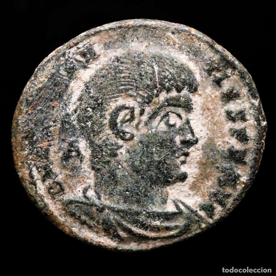 Monedas Imperio romano: Magnencio (350/3 dC ) Maiorina, bronce. Ambianum Victorias (3195)