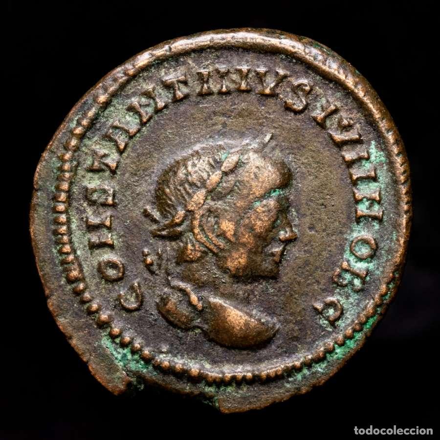 Monedas Imperio romano: Constantino II, follis. Lugdunum. CAESARVM NOSTRORVM / PLGG. Raro.