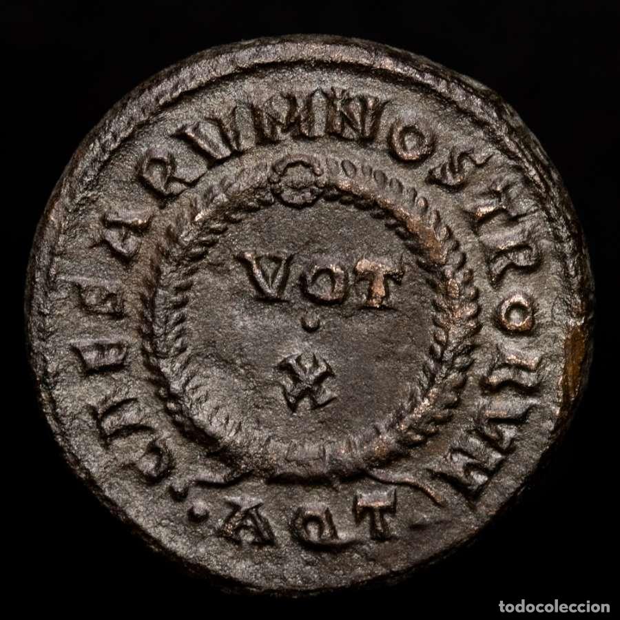 Monedas Imperio romano: Constantino II - Aquileia- &AElig; Follis VOT X en corona // &bull;AQT&bull; (3209)
