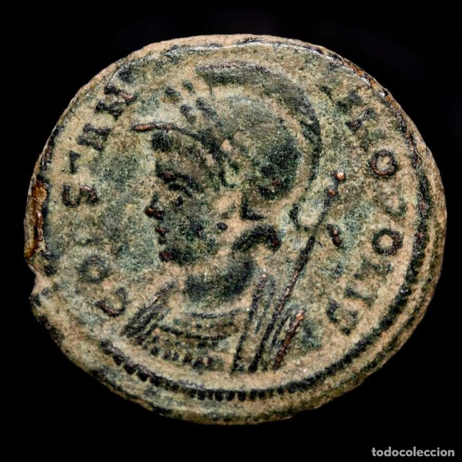 Monedas Imperio romano: Constantinopolis, follis de bronce. Lugdunum &middot;PLG. Victoria en proa.