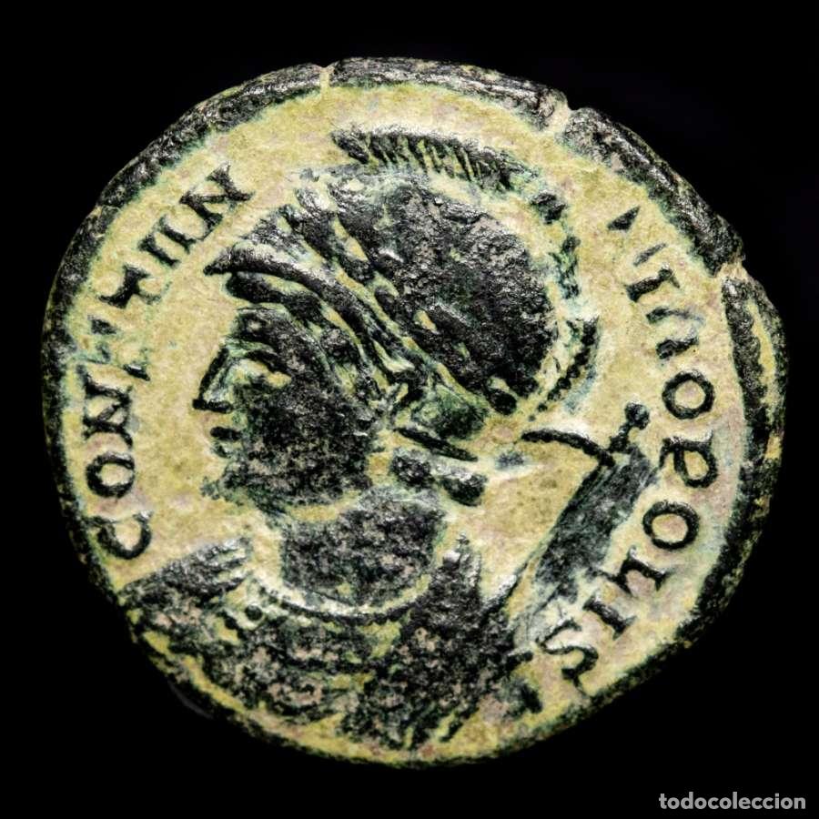 Monedas Imperio romano: Constantinopolis, follis de bronce. Trier. TRP. Victoria en proa.