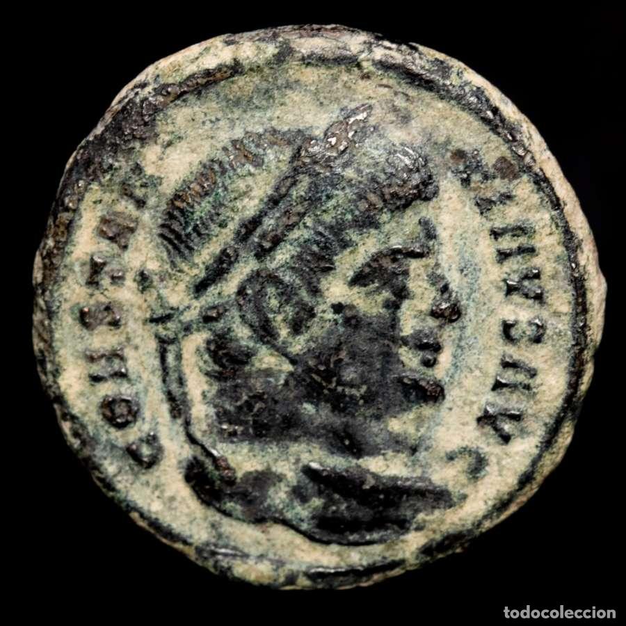 Monedas Imperio romano: Constantino I, follis. Lugdunum. PLG. Puerta de campamento. Escaso!