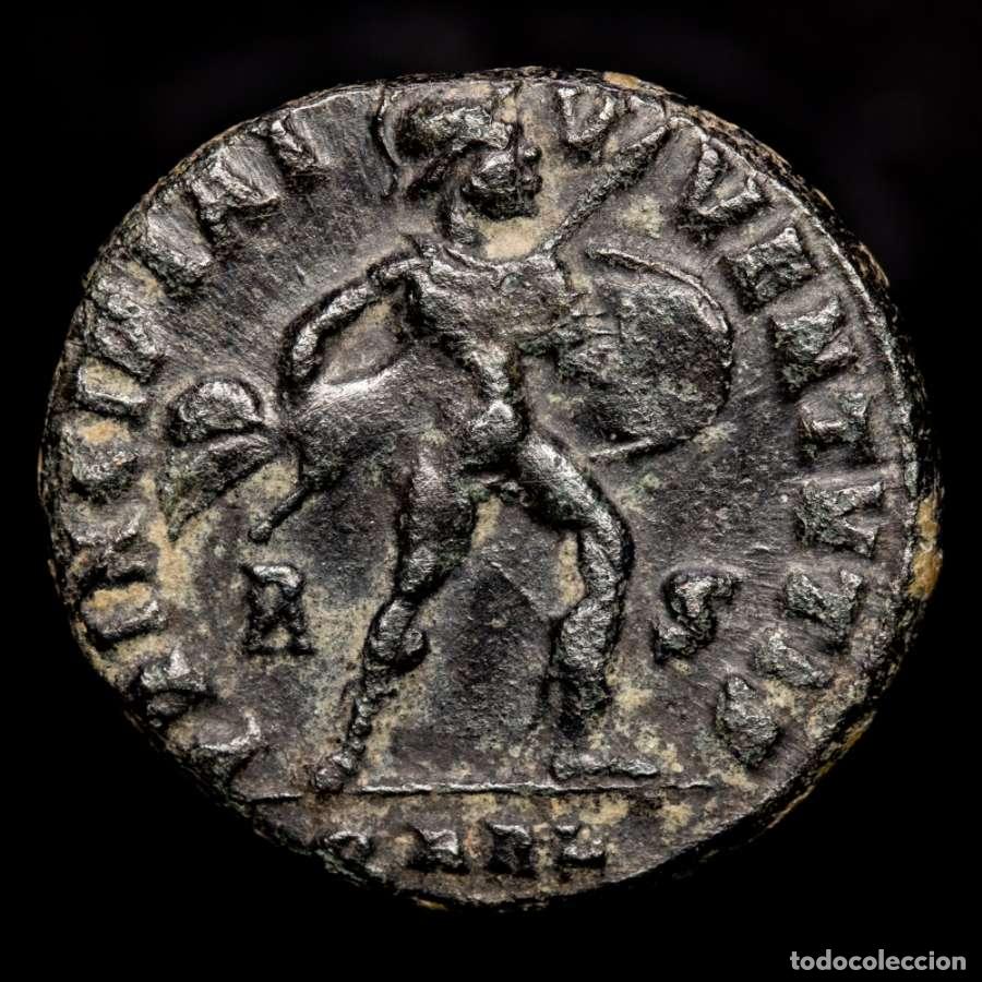 Monedas Imperio romano: Crispo, follis de bronce. Arles. PRINCIPIA IVVENTVTIS /R-S/ QARL.