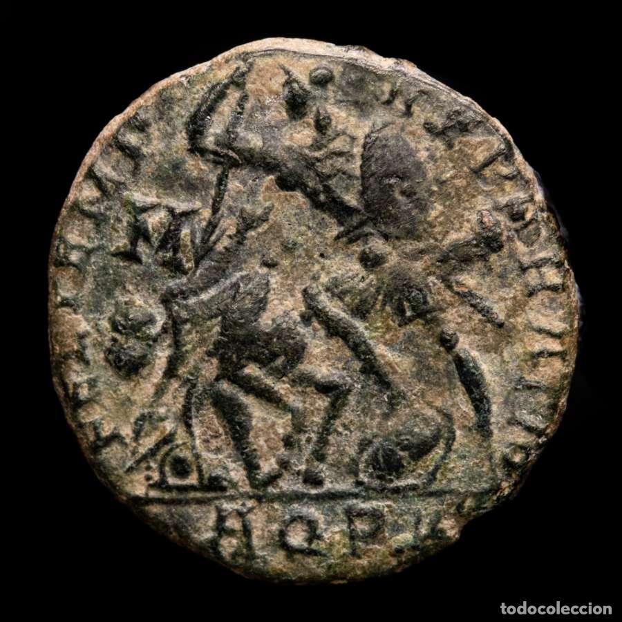 Monedas Imperio romano: Constancio II, AE18. Aquileia. REPARATIO REIPVB/AQP Palma. Escaso.