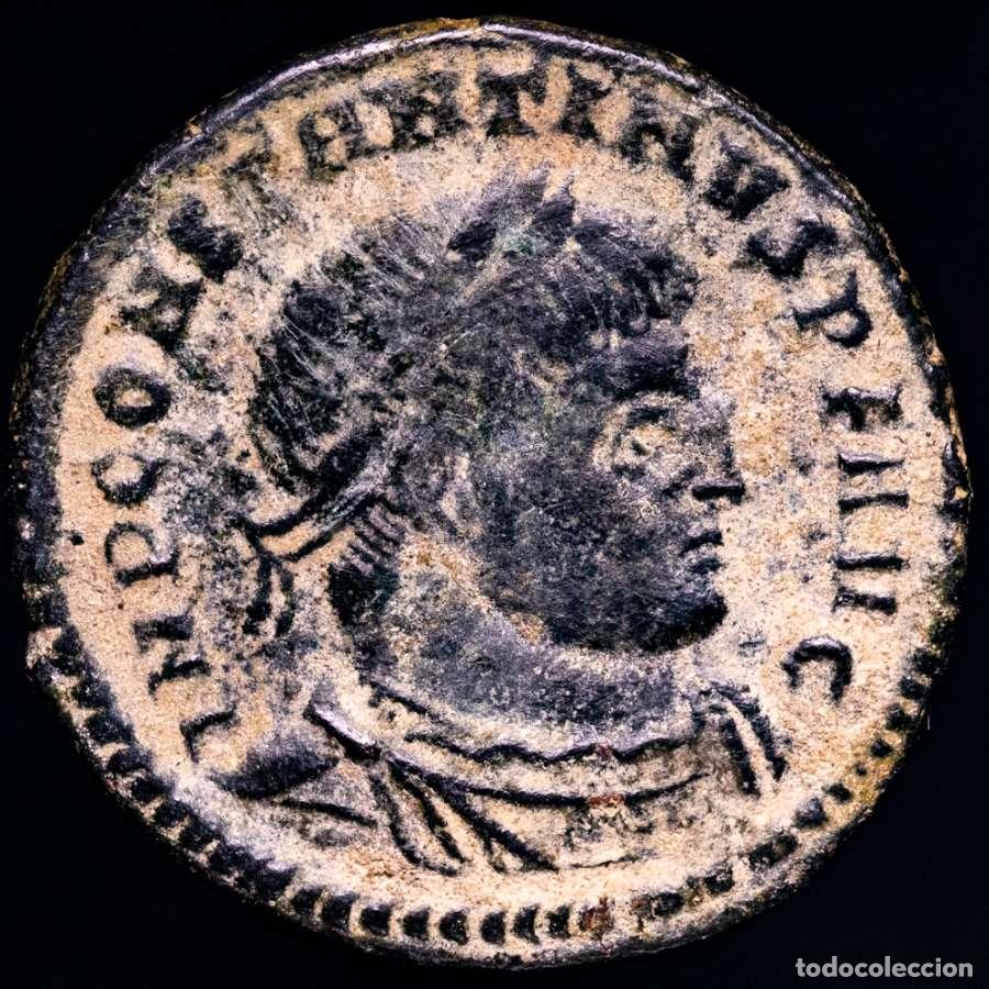 Monedas Imperio romano: Constantino I, Follis de bronce. Roma SOLI INVICTO COMITI A - F / RP