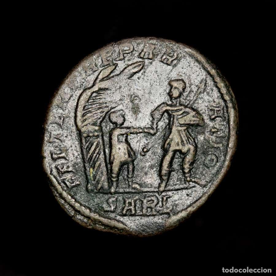 Roman Empire Coins: Constante maiorina,Arles FELT.TEMP REPARATIO SARL. Soldado y cautivo