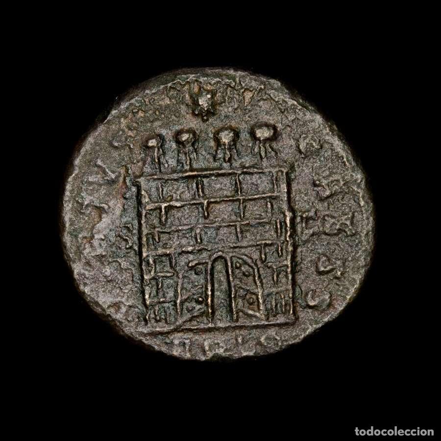 Roman Empire Coins: Constancio II Folis Arles - VIRTVS CAESS Puertas abiertas (8821)