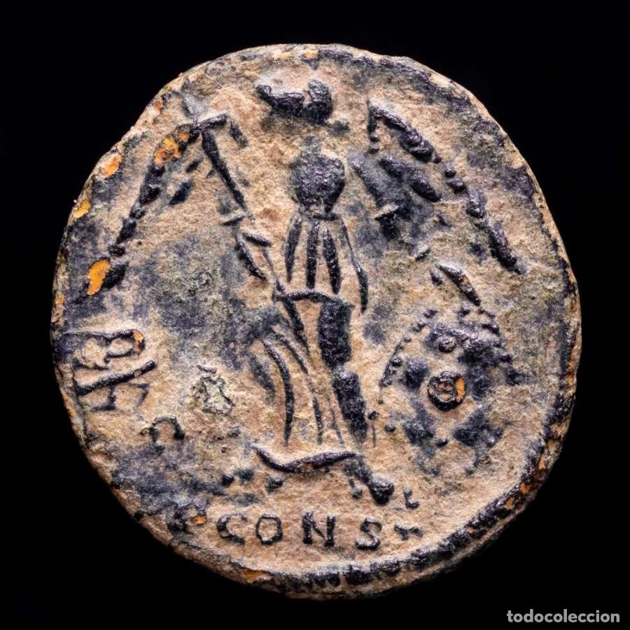 Roman Empire Coins: Constantinopolis, Follis conmemorativo Chi-Rho, ☧ Arles (355)