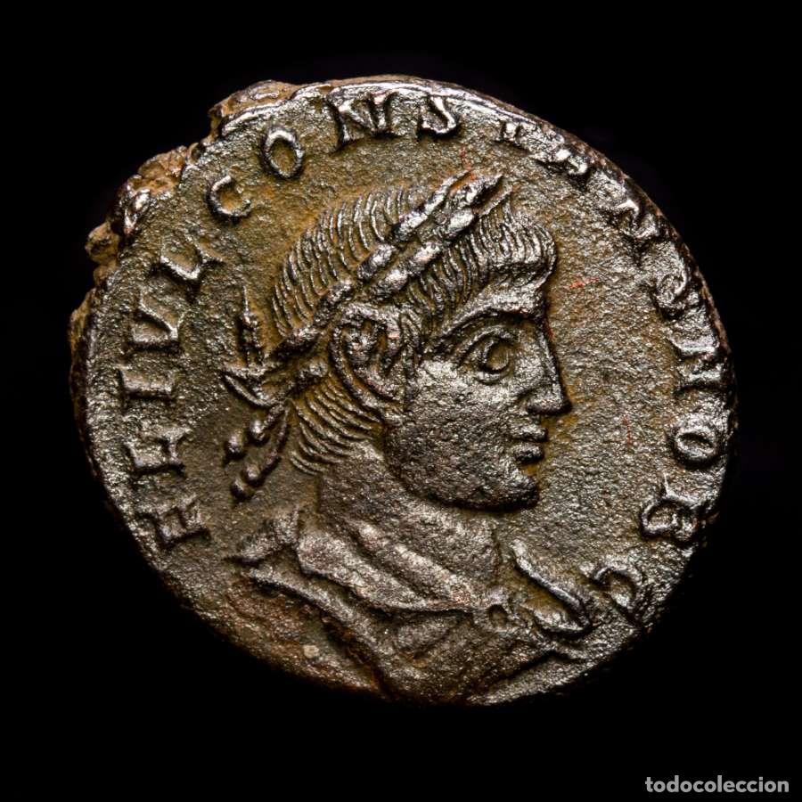 Roman Empire Coins: Imperio Romano - Constante como c&eacute;sar. Follis, Arles SCONST, corona.