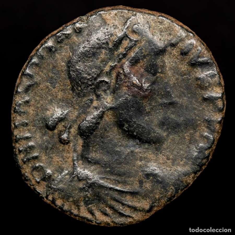 Monedas Imperio romano: Magno Maximo 383-388 dC , AE22. Arles. REPARATIO REIPVB//SCON.