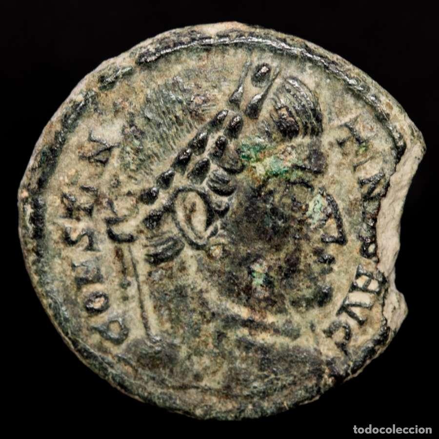 Monedas Imperio romano: Constantino I, follis de bronce.Trier. SARMATIA DEVICTA//PTR. Escasa