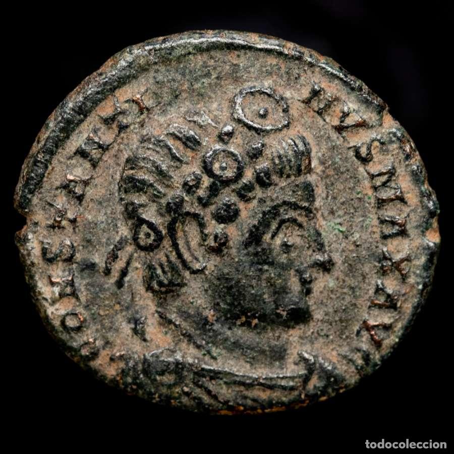 Monedas Imperio romano: Constantino I, 1/2 follis. Lugdunum. GLORIA EXERCITVS//*PLG.