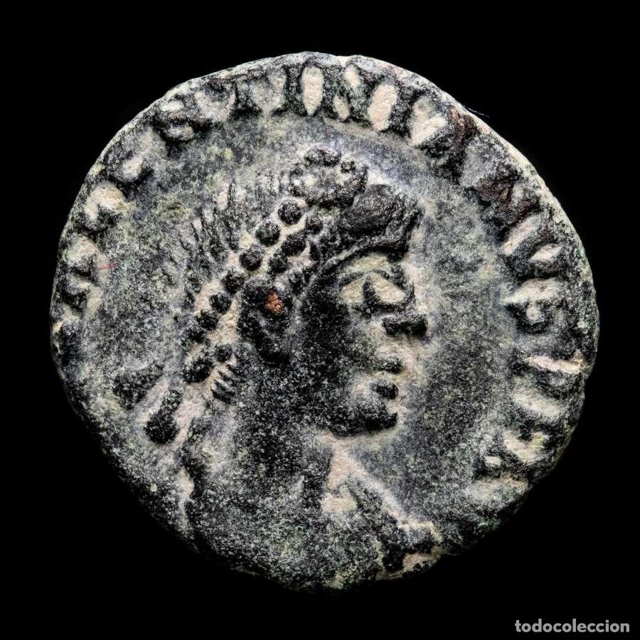 Monedas Imperio romano: Valentiniano II AE14 Nummus. Roma SMRB. VOT XV MVLT XX en corona.