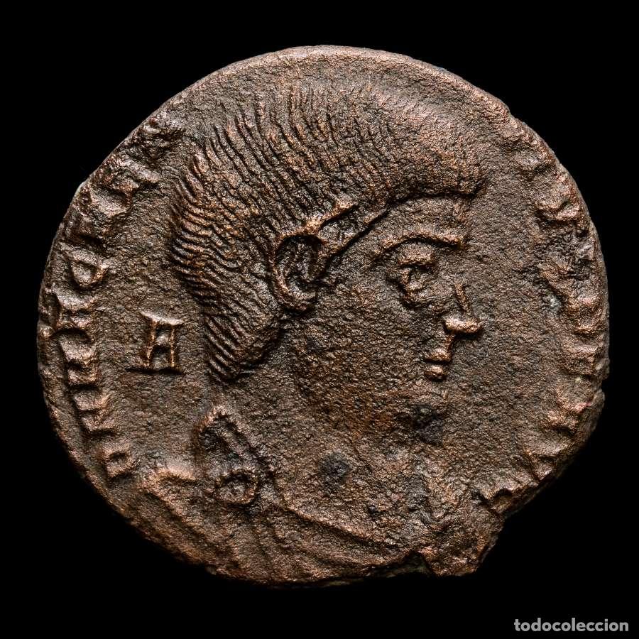 Monedas Imperio romano: Magnencio. Maiorina Arles VICTORIAE DD NN AVG ET CAES // FSAR (3314)