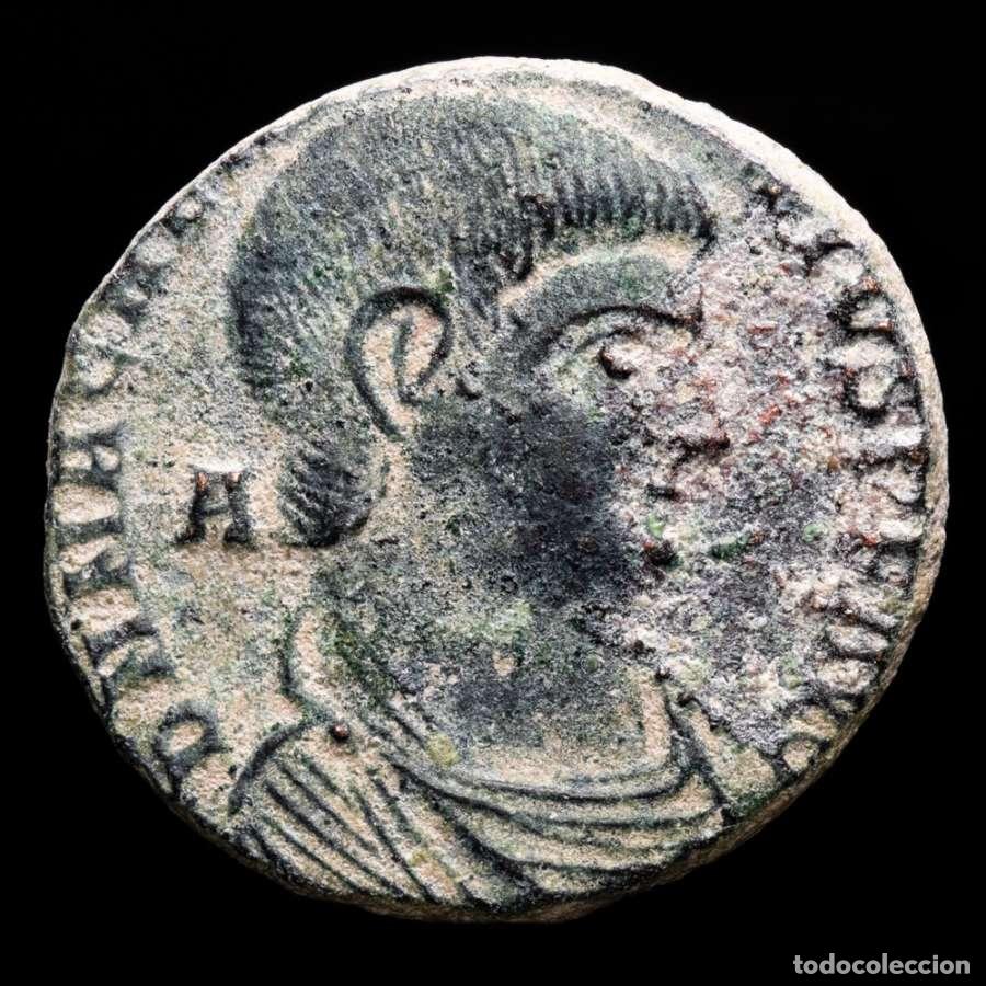 Monedas Imperio romano: Magnencio, Maiorina, acu&ntilde;ada en Arles, 352 A.D. PAR -VICTORIAE DD NN