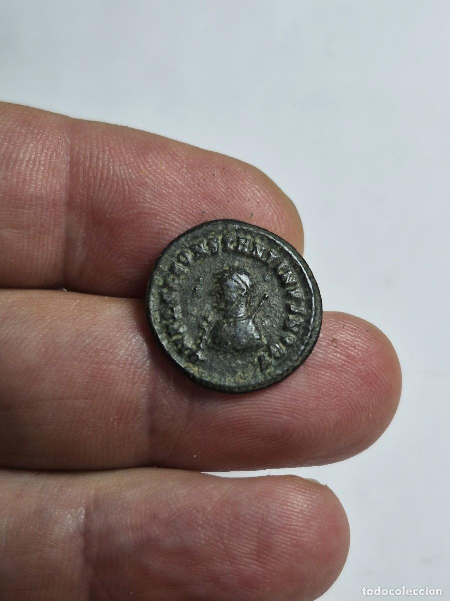 Monedas Imperio romano: NT/ FOLLIS CONSTANTINO II CESAR CON CETRO PUERTA DE CAMPAMENTO 2,36 GRS (A1507)