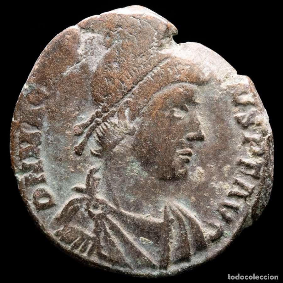 Monedas Imperio romano: Magno Maximo 383-8 d.C. Maiorina Lyon REPARATIO-REIPVB - P (8566)