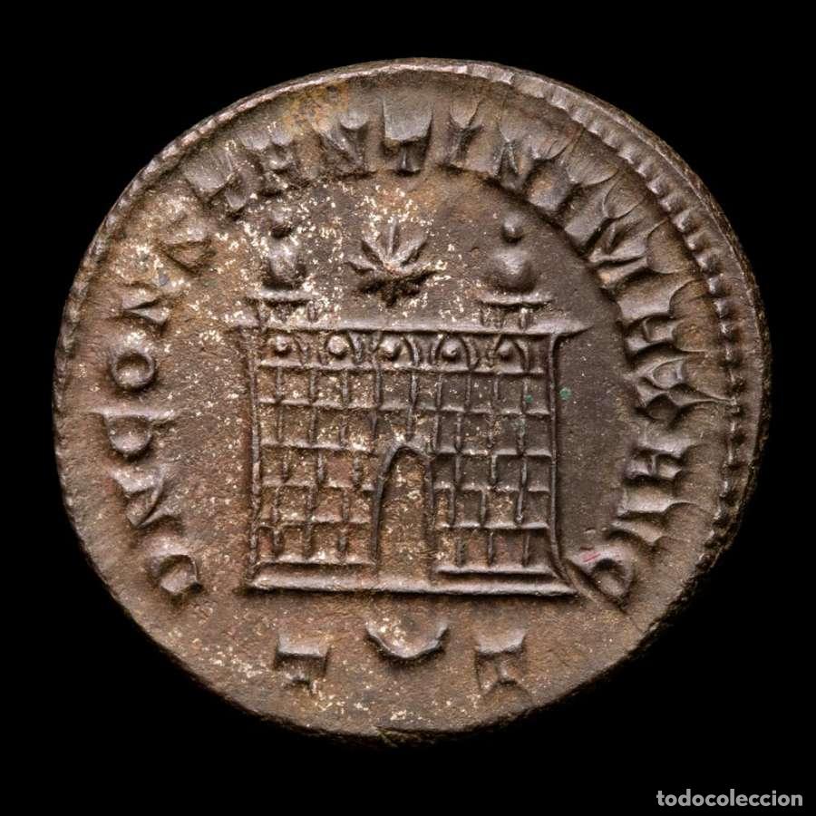 Monedas Imperio romano: Constantino follis. Ticinum - DN CONSTANTINI MAX AVG Puerta, raro.