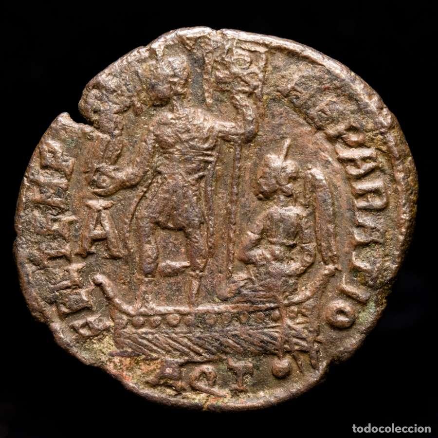 Monedas Imperio romano: Constante Maiorina de Aquileia - FEL TEMP REPARATIO A / AQT&bull; Galera