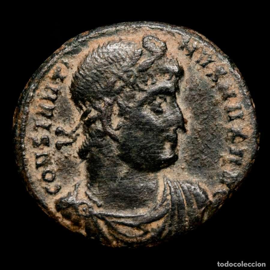 Monedas Imperio romano: Constantino I, follis de bronce. Tesal&oacute;nica. GLORIA EXERCITVS//SMTSA