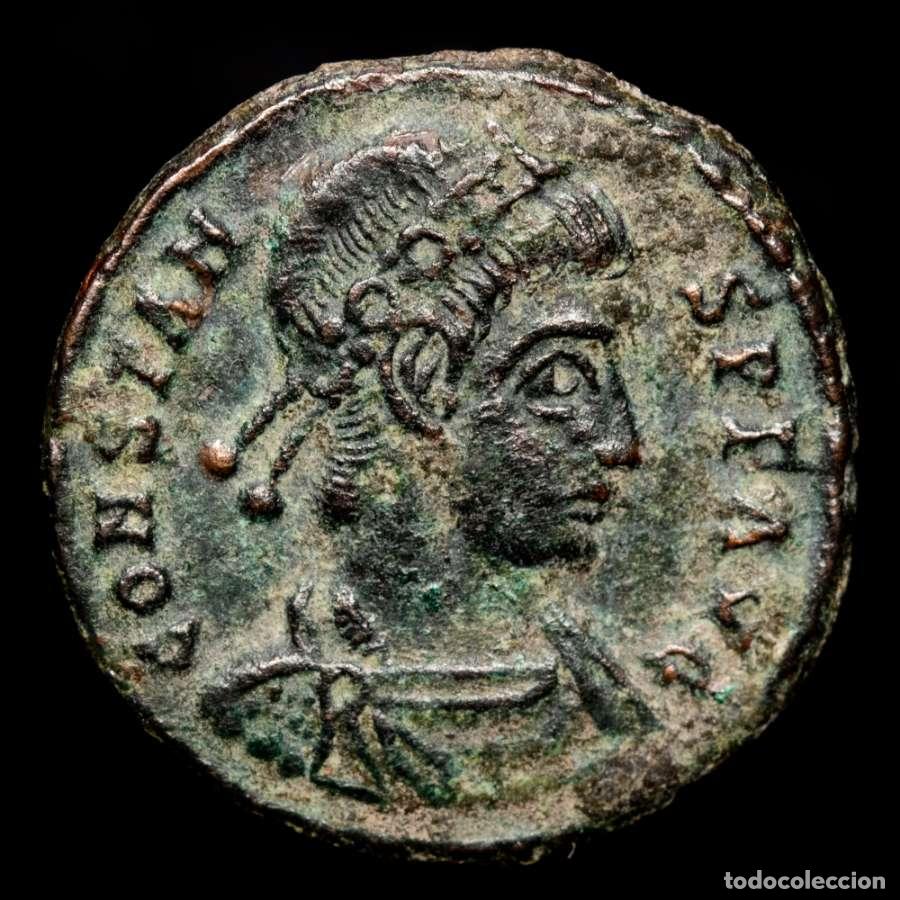 Monedas Imperio romano: Constans 337-350 dC AE15. Siscia. HR monograma. ASIS. Victorias.