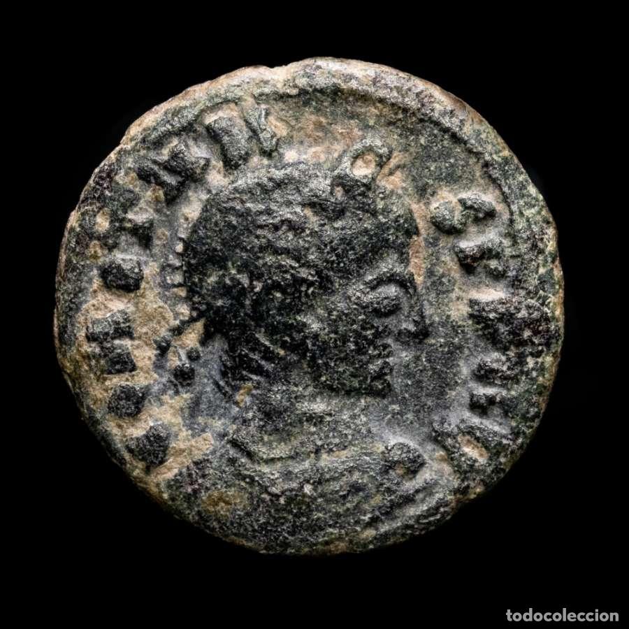 Monedas Imperio romano: Constante AE follis. GLORIA EXERCITVS. PLG Top barbaro!! (4566)