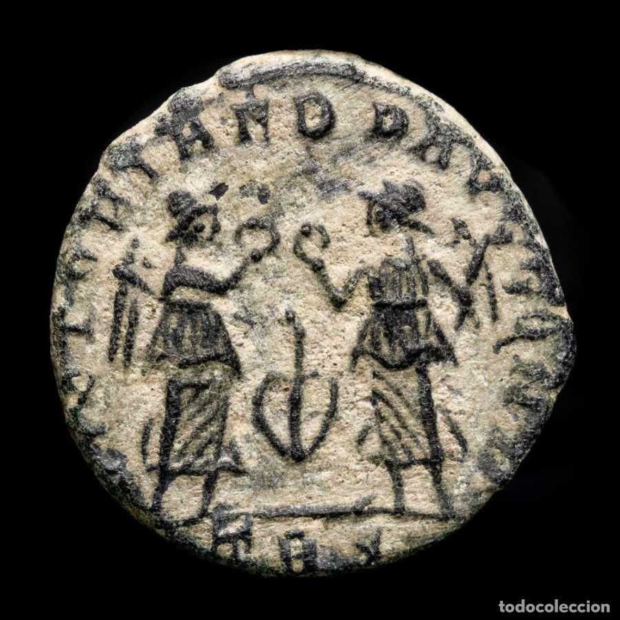Monedas Imperio romano: Constancio II 337-350 dC - Nummus. Trier. TRS hoja. Dos Victorias.