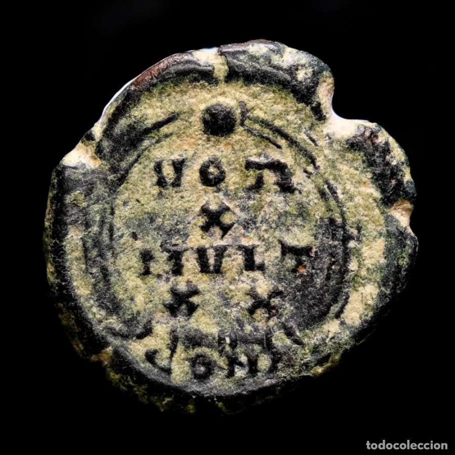 Monedas Imperio romano: Valentiniano II, Nummus Constantinopla VOT X MVLT XX en corona CON&Delta;