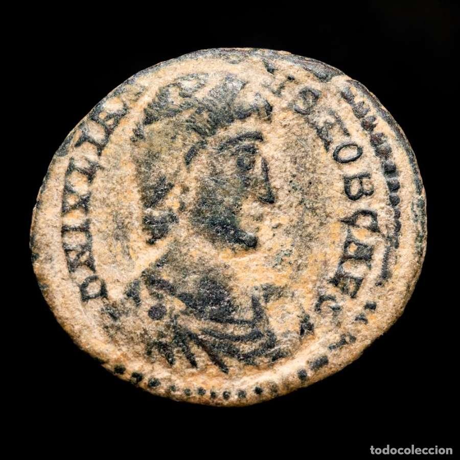 Monedas Imperio romano: Juliano II - Media maiorina. Arles. 355-360 dC. M en campo (6108)