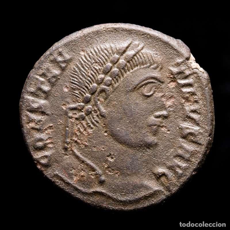 Monedas Imperio romano: Constantino I, follis, Heraclea. DN CONSTANTINI MAX AVG