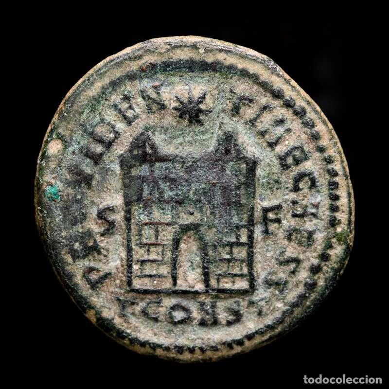 Monedas Imperio romano: Constantino II (317-337), follis, Arles. PROVIDENTIAE CAESS (3642)