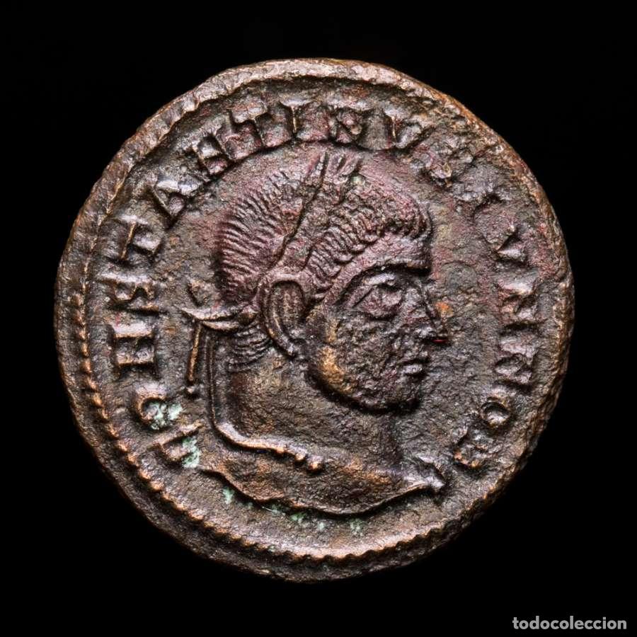 Monedas Imperio romano: Constantino II Cesar. Follis, Siscia. VOT X en corona &Gamma;SIS☼ (6326)