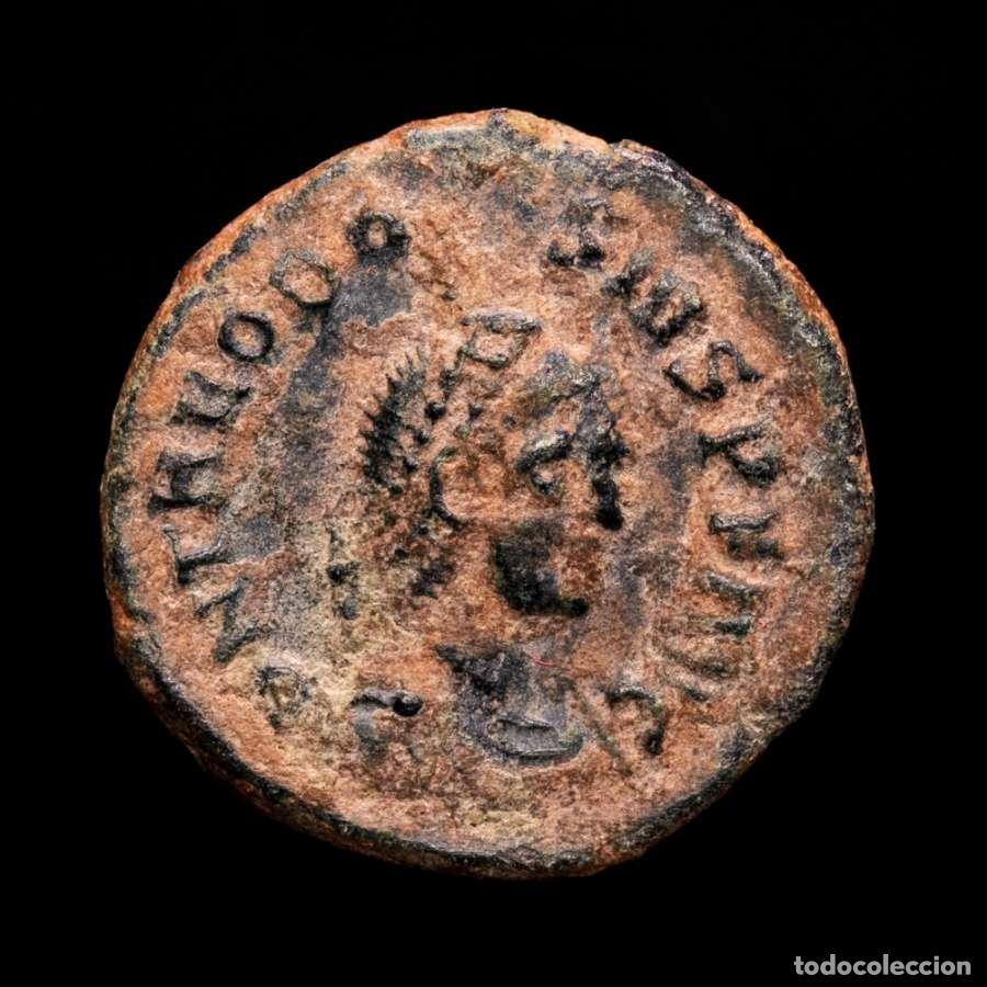 Monedas Imperio romano: Teodosio 379-395 dC Nummus VOT X MVLT XX corona, Cizico (5643)