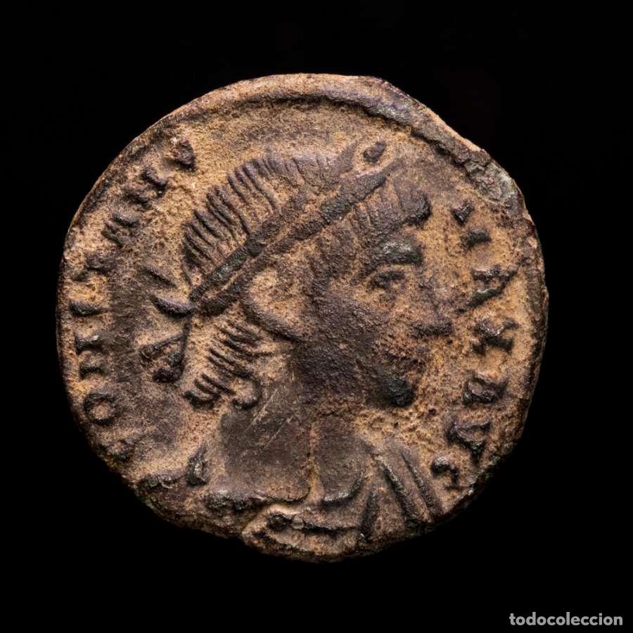 Monedas Imperio romano: Constante follis de bronce. Alejandria. GLORIA EXERCITVS / SMAL&Gamma;