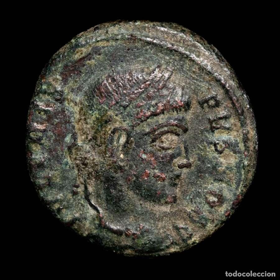 Monedas Imperio romano: Crispo. Follis. CAESARVM NOSTRORVM - VOT V en corona / ЄSIS✩.