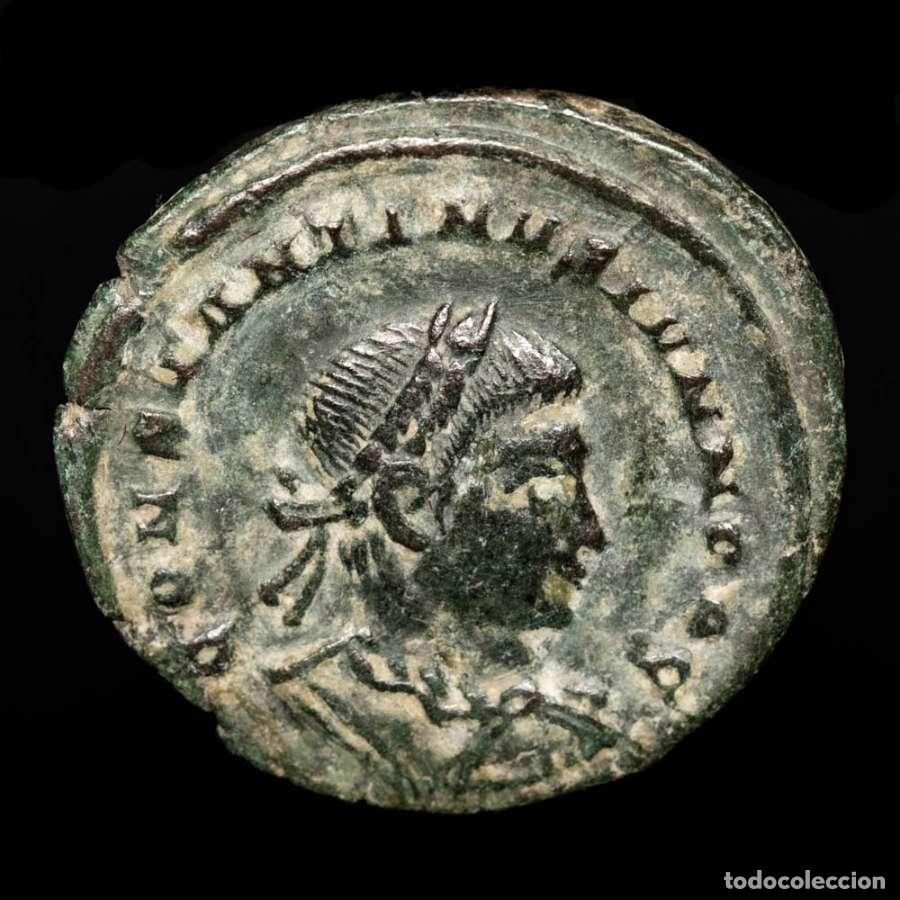 Monedas Imperio romano: Constantino II, &AElig; Follis, Londinum 324 dC. PROVIDENTIAE CAESS PLON