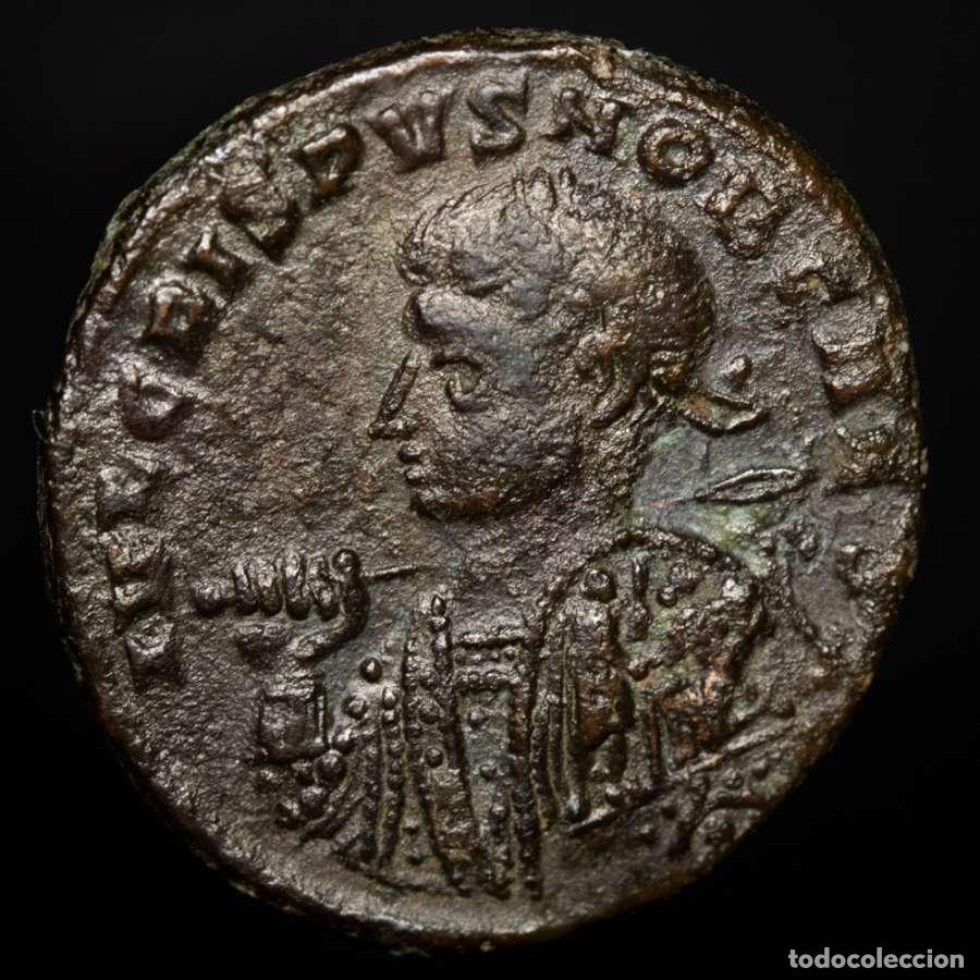 Monedas Imperio romano: Maravilloso Crispo. Escudo decorado con escena y corona. trier.