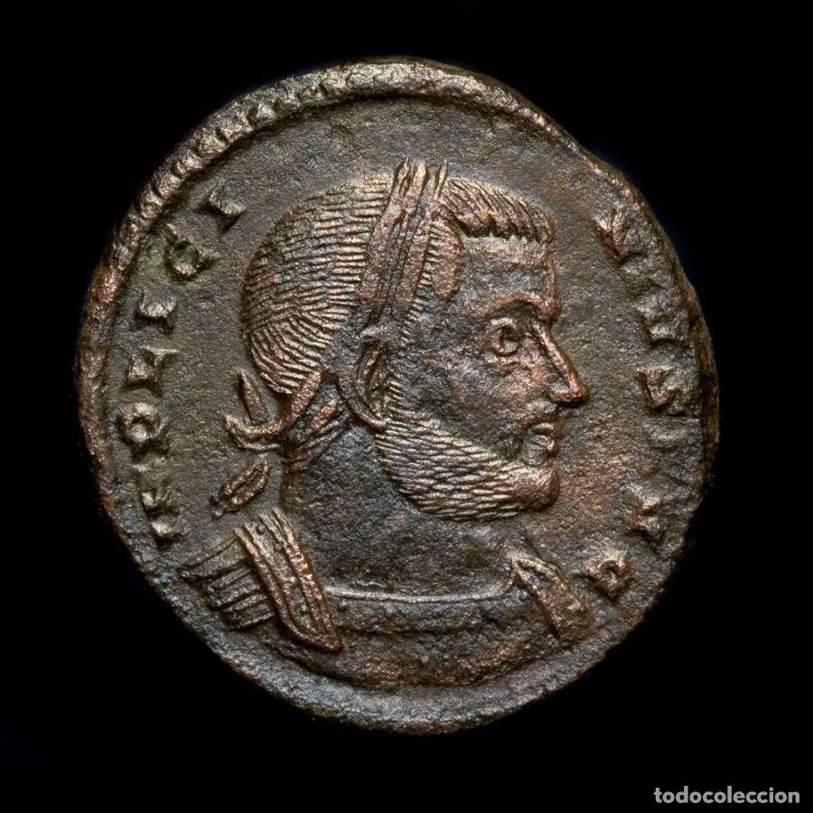 Monedas Imperio romano: Licinio I - Follis de Trier - Emperador sobre aguila 320 dC. (3232)