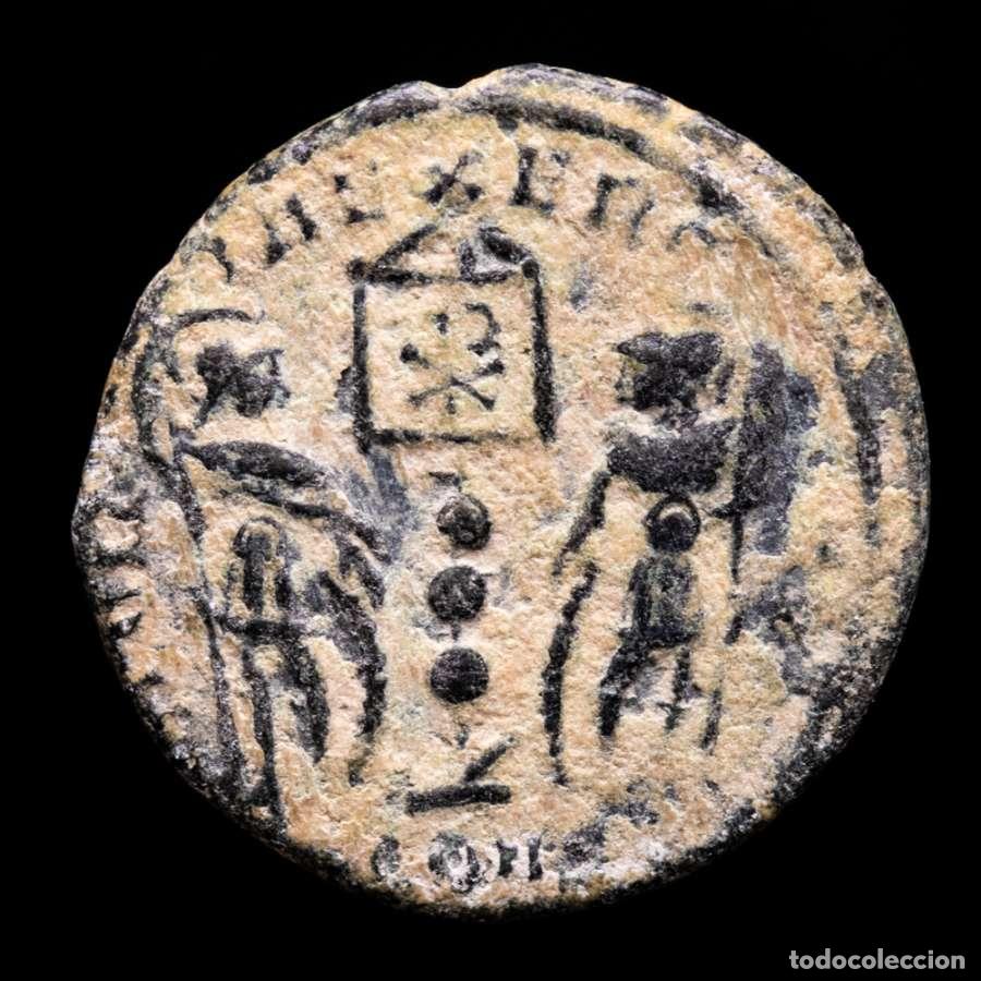 Monedas Imperio romano: Constancio II (337-361) follis, Arles SCONST / GLORIA EXERCITVS ☧
