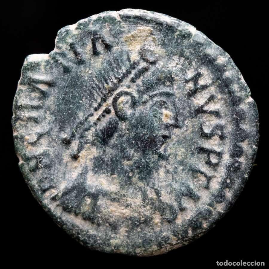 Monedas Imperio romano: Graciano 378-383 dC. &AElig; Nummus Arles VOT XV MVLT XX en corona / TCON