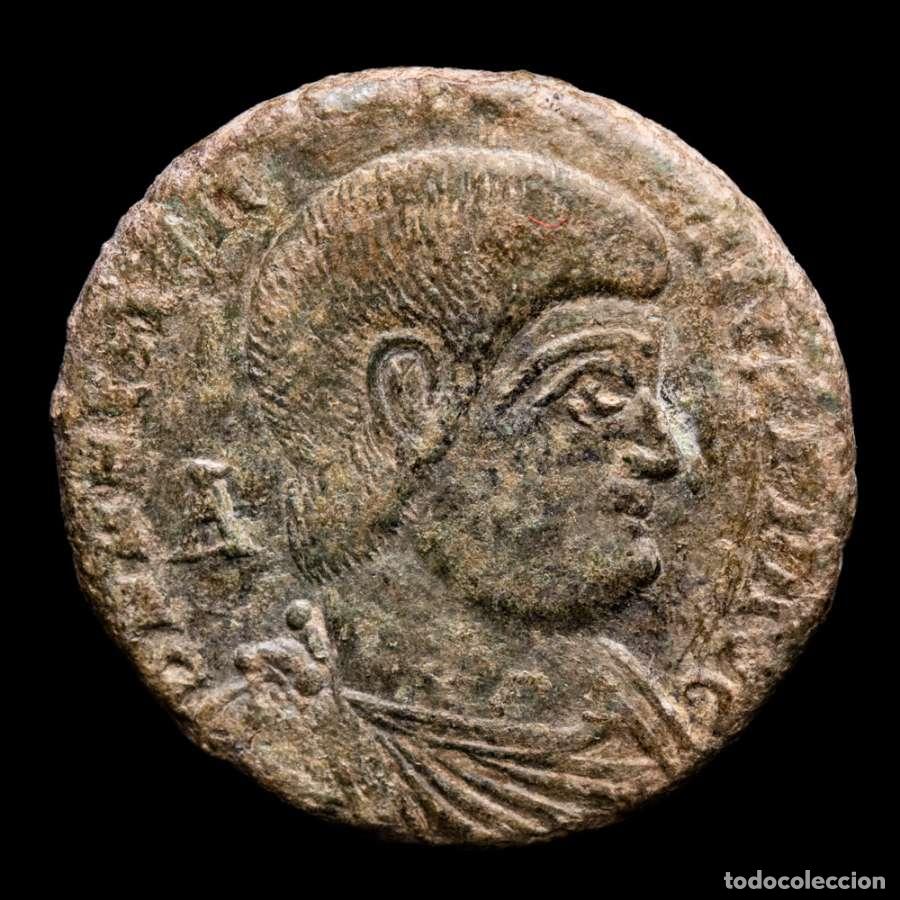 Monedas Imperio romano: Magnencio. Maiorina. Trier, 351-353 d.C. GLORIA ROMANORVM / TRS