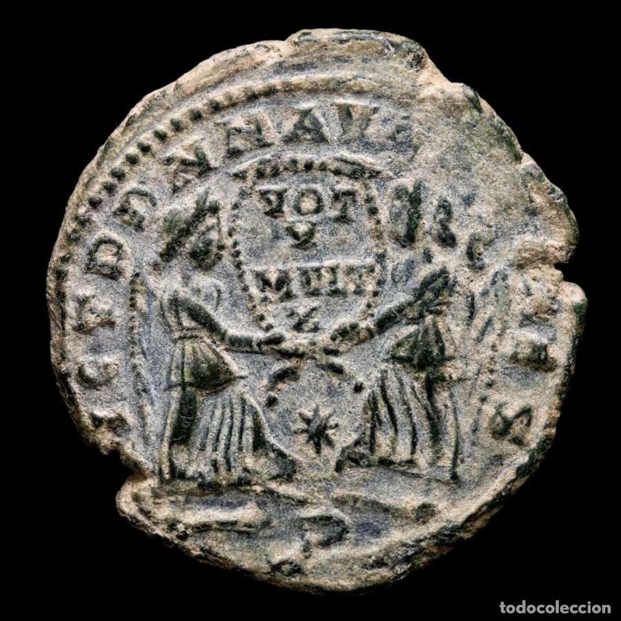 Monedas Imperio romano: Magnencio 350-353 dC. Maiorina de Roma - Dos Victorias ✩ / [R]P