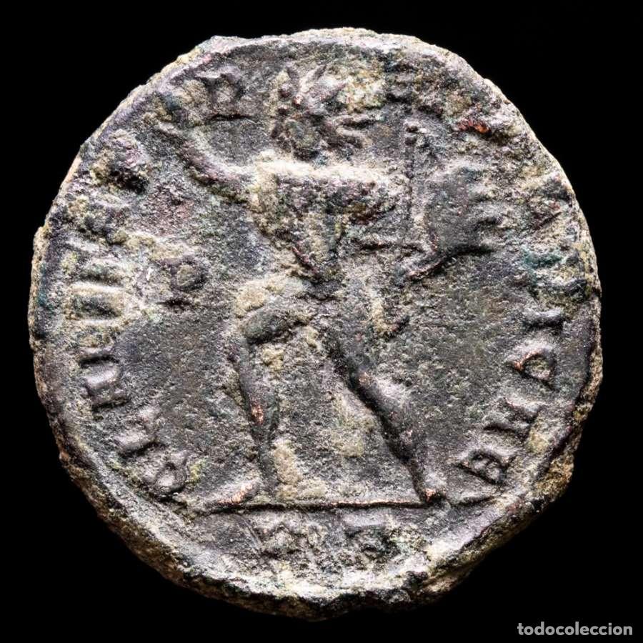 Monedas Imperio romano: Constantino II, AE follis. Ticinum. CLARITAS REIPVBLICAE. Escaso
