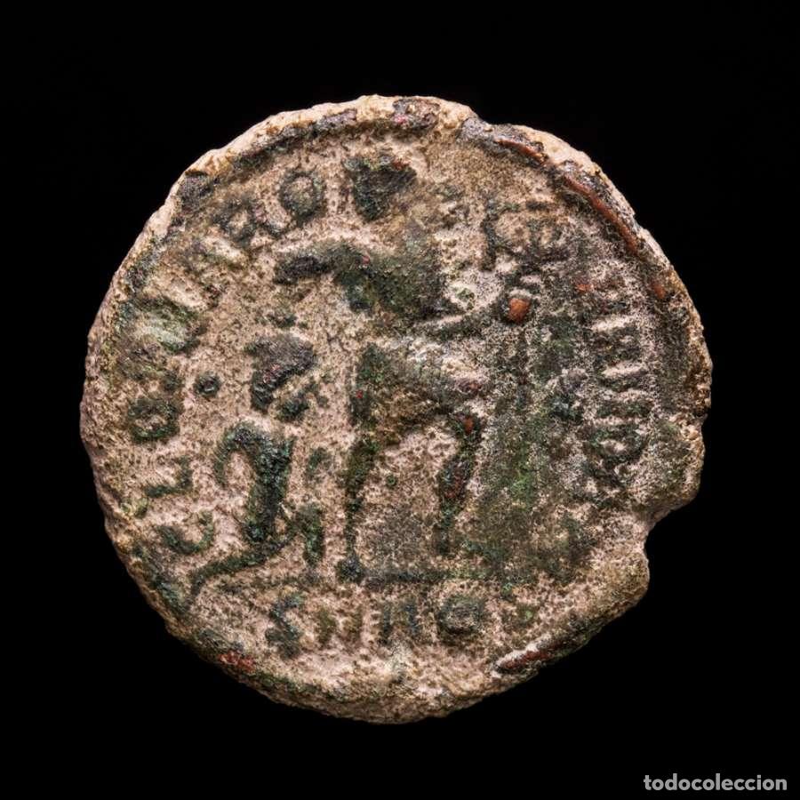 Monedas Imperio romano: Valente (364-378) AE follis, C&iacute;cico, GLORIA ROMANORVM / SMKB (6353)